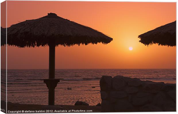 Sunrise with beach parasols, Dahab, Egypt Canvas Print by stefano baldini