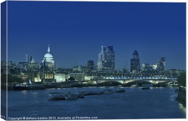 London skyline Canvas Print by stefano baldini