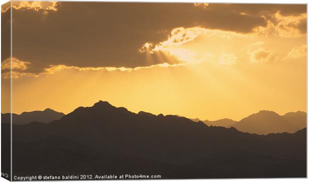 Sunlight through clouds at sunset over the Sinai d Canvas Print by stefano baldini