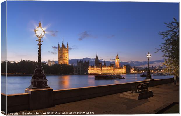 The house of parliament at night Canvas Print by stefano baldini
