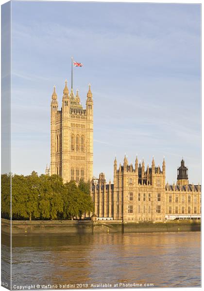 Victoria tower in Westminster Canvas Print by stefano baldini