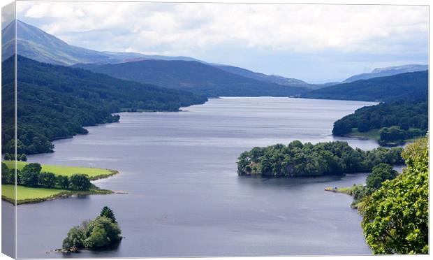 the queens view pitlochry Canvas Print by Edward Linton
