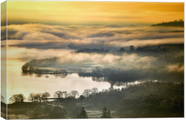 lakeland mists Canvas Print by Robert Fielding