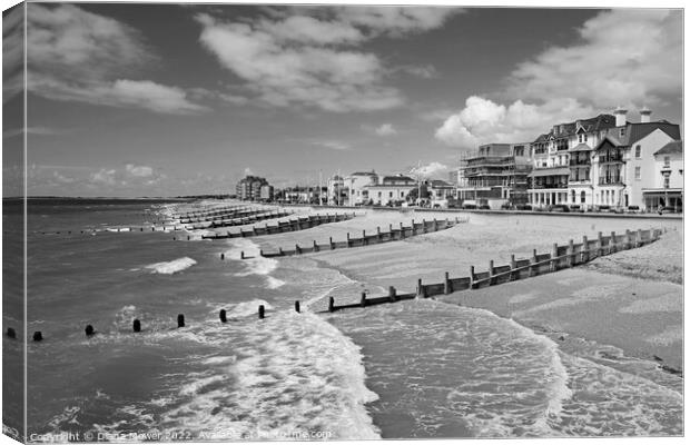 Bognor Regis Promenade and beach in Monochrome. Canvas Print by Diana Mower