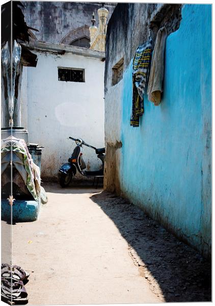 Indian back street, Charminar Canvas Print by Carmen Clark