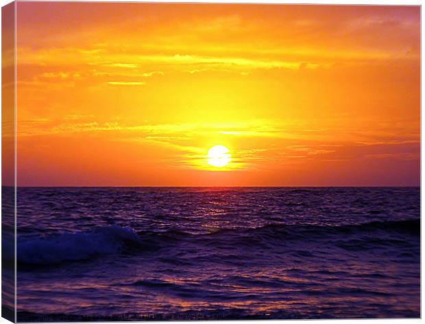 To End A Beautiful Day Canvas Print by Susan Medeiros