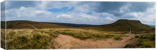 Pennine Way Towards Kinder Scout Canvas Print by Jonathan Swetnam