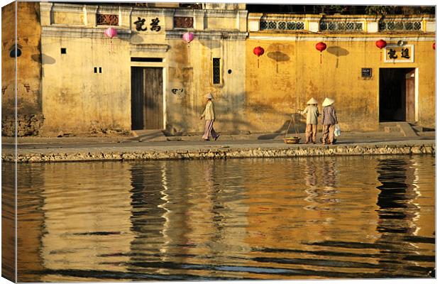 Hoi An, Vietnam Canvas Print by peter schickert