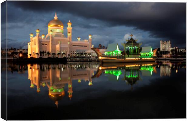 Mosque in Brunei, Bandar Seri Begawan Canvas Print by peter schickert
