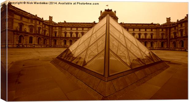 Musee du Louvre  Canvas Print by Nick Wardekker