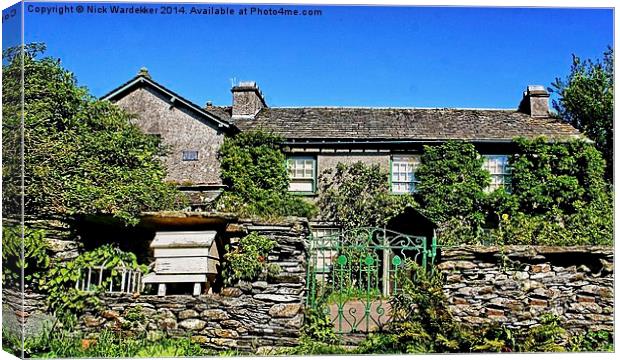 Hilltop Farm Canvas Print by Nick Wardekker