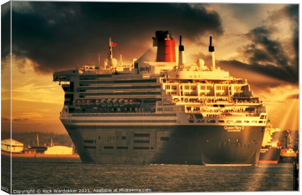 RMS Queen Mary 2 Canvas Print by Nick Wardekker
