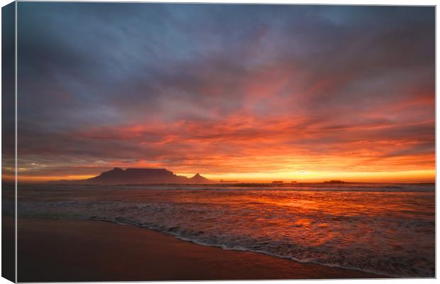 Table Mountain Sunset Canvas Print by Alan Bishop