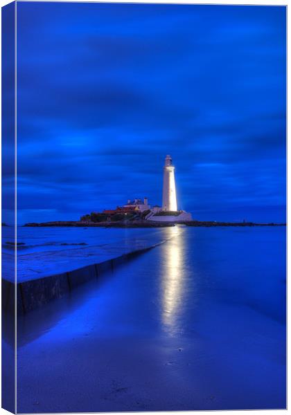 St Marys Lighthouse Canvas Print by Phil Emmerson