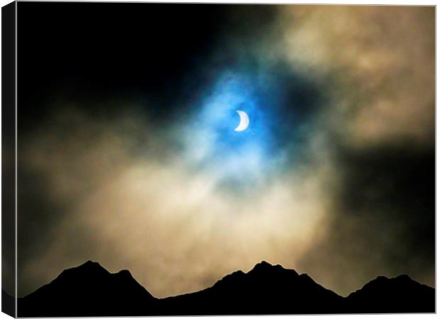  moody highlands eclipse Canvas Print by dale rys (LP)