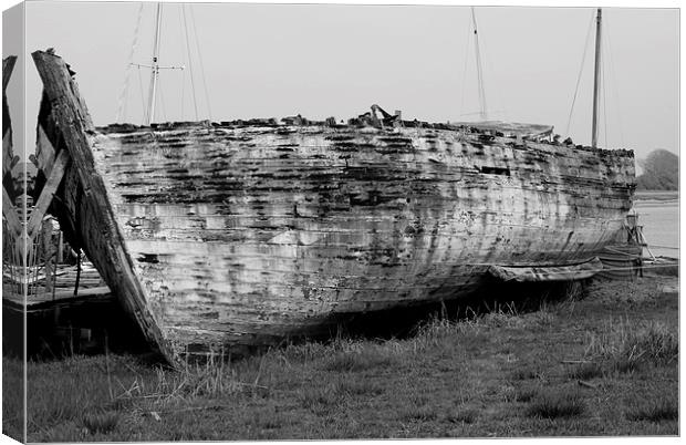 Boat in need of TLC Canvas Print by Les Hardman
