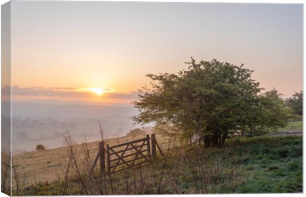Majestic sunrise over Ivinghoe Beacon Canvas Print by Graham Custance