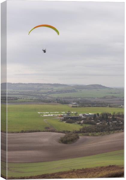 Paragliding at Dunstable Downs  Canvas Print by Graham Custance