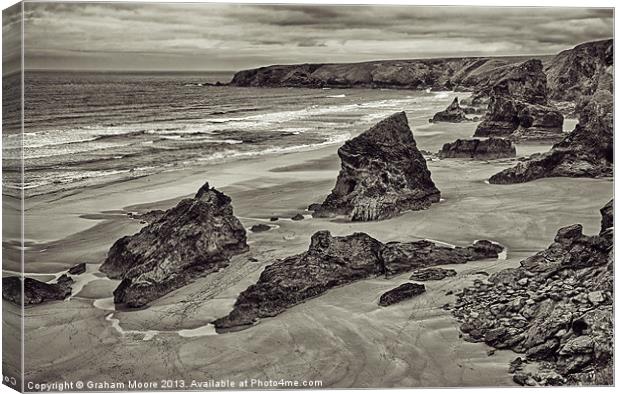 Bedruthan Steps Canvas Print by Graham Moore