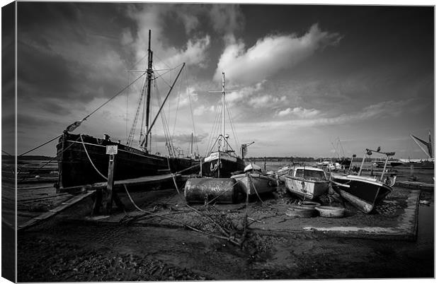 Boats at Pin Mill Canvas Print by Robin East