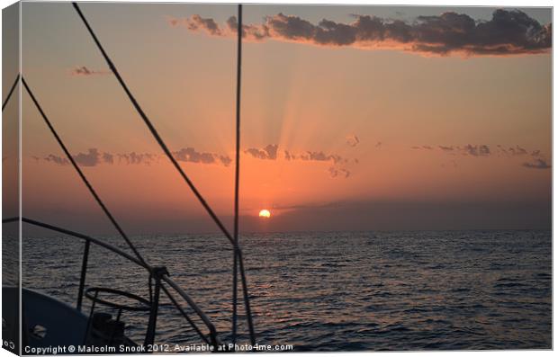 Rays of the sun Canvas Print by Malcolm Snook