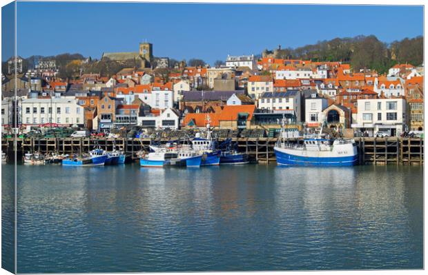 Scarborough Harbour and Old Town Canvas Print by Darren Galpin