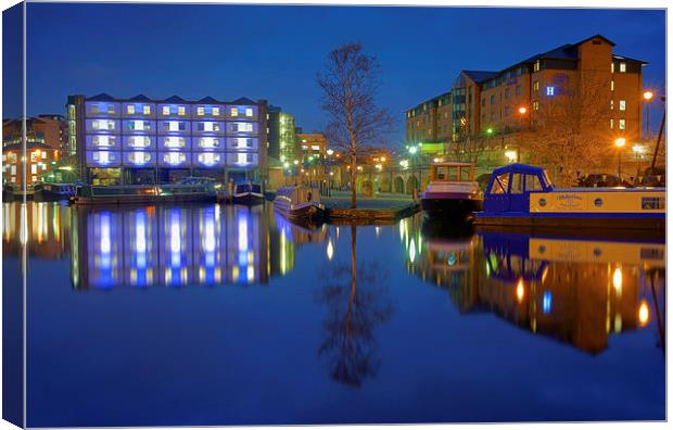 Victoria Quays Night Reflections Canvas Print by Darren Galpin