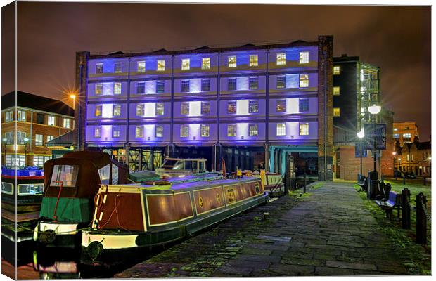 The Straddle Warehouse  Canvas Print by Darren Galpin