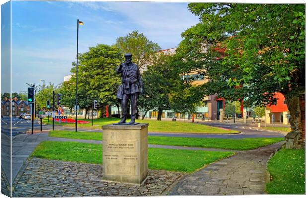 Dickie Bird Statue  Canvas Print by Darren Galpin