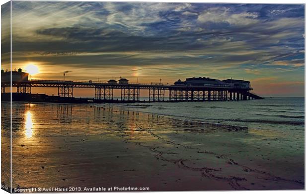 Cromer Pier at sunset Canvas Print by Avril Harris