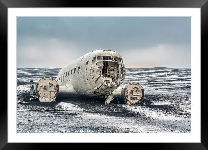 Abandoned plane Framed Mounted Print by Susan Leonard