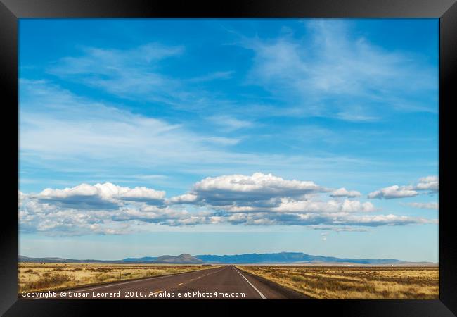 Wide open spaces Framed Print by Susan Leonard