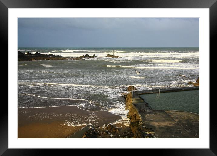 Bude Sea Swimming pool Framed Mounted Print by Dave Bell