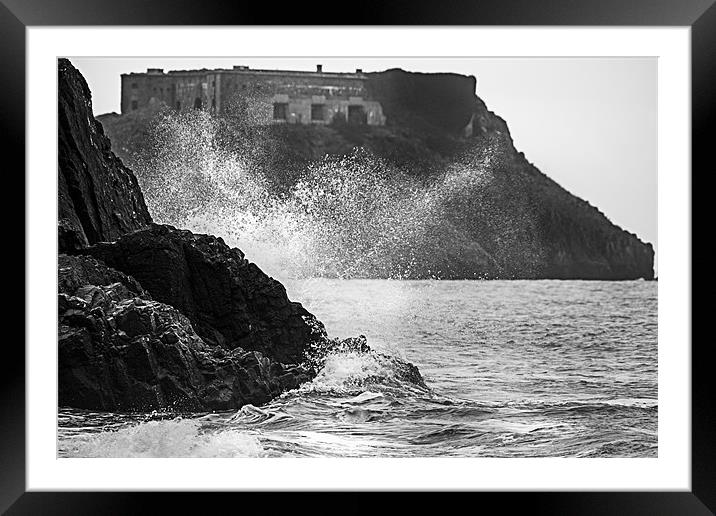 Spray over St. Catherines Island Framed Mounted Print by Simon West