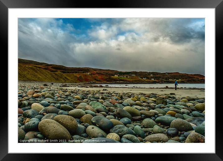 Large beach stones Framed Mounted Print by Richard Smith