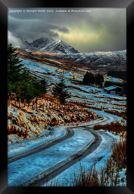 The road down into Glenmore in the afternoon sunlight Framed Print by Richard Smith
