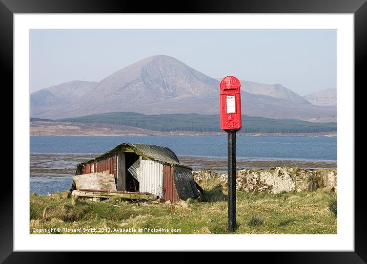 An unused postbox Framed Mounted Print by Richard Smith