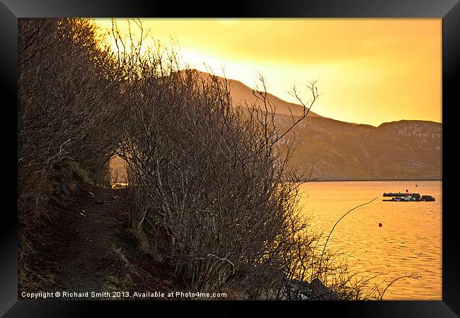 North shore path Framed Print by Richard Smith