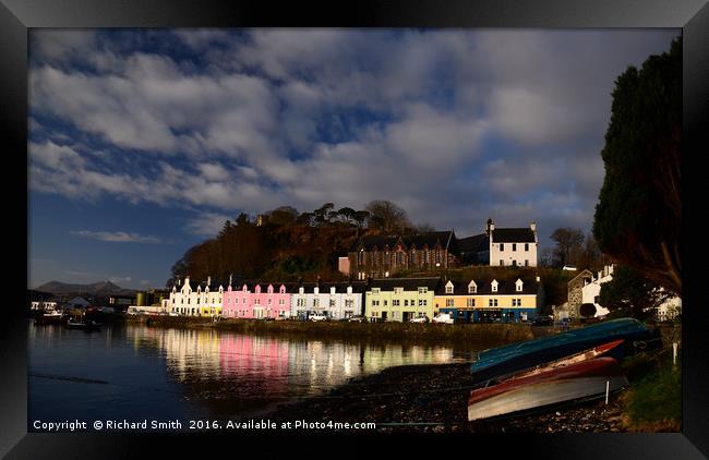 Portree pier shortly after a summer sunrise. Framed Print by Richard Smith