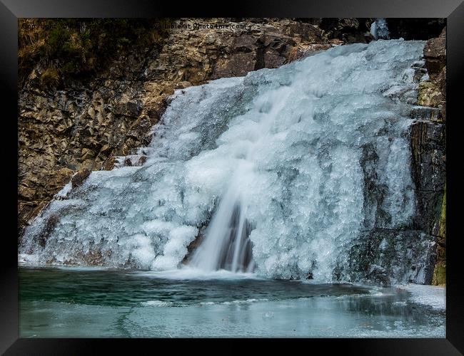 A zoomed photograph of the actual frozen cascade Framed Print by Richard Smith