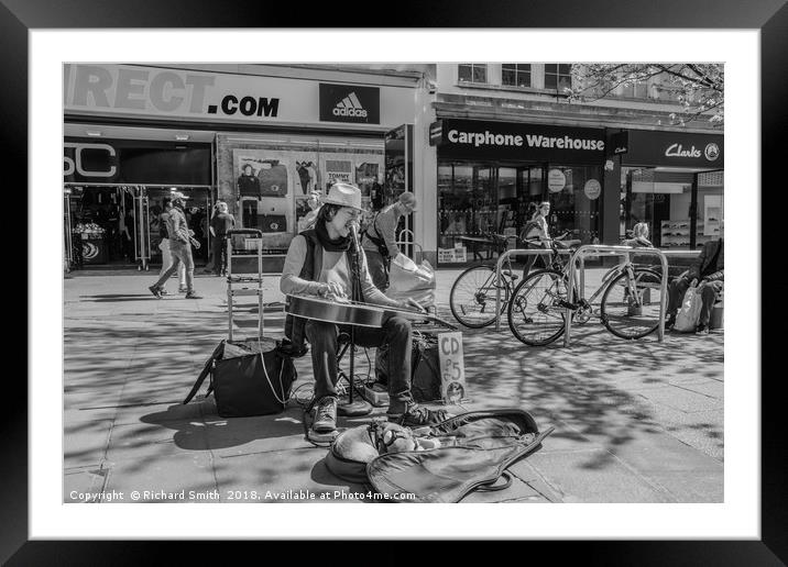 Street busker and his dog. Framed Mounted Print by Richard Smith
