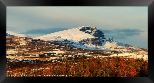 The Storr in winter. Framed Print by Richard Smith