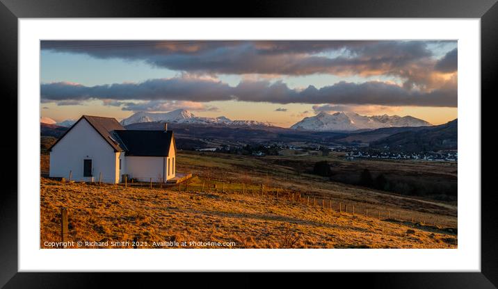 House positioned to be bathed in the evening sunlight Framed Mounted Print by Richard Smith