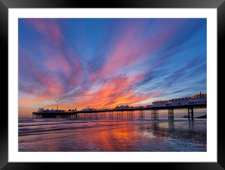 Brighton Sunset Framed Mounted Print by Stuart Gennery