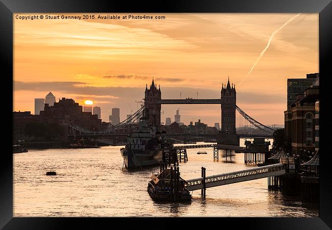  Sunrise over the Pool of London Framed Print by Stuart Gennery