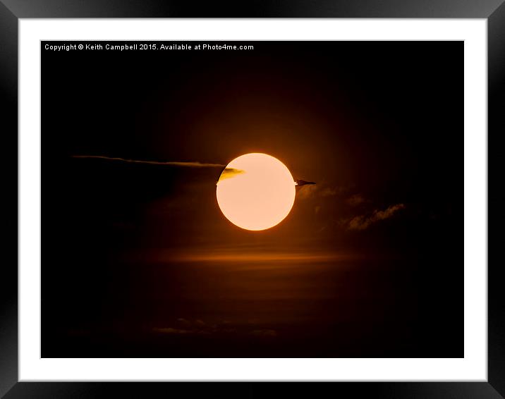  Vulcan XH558 passing the sun. Framed Mounted Print by Keith Campbell