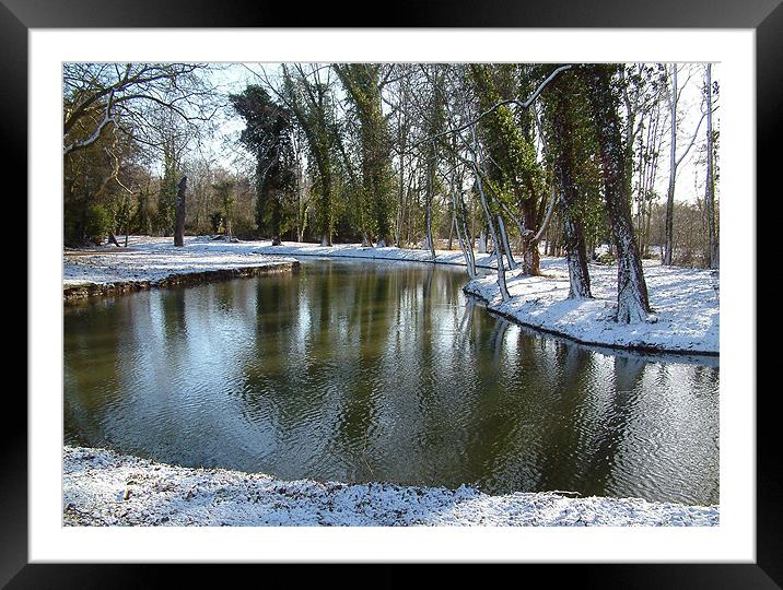 The Cherwell in winter. Framed Mounted Print by mike lester