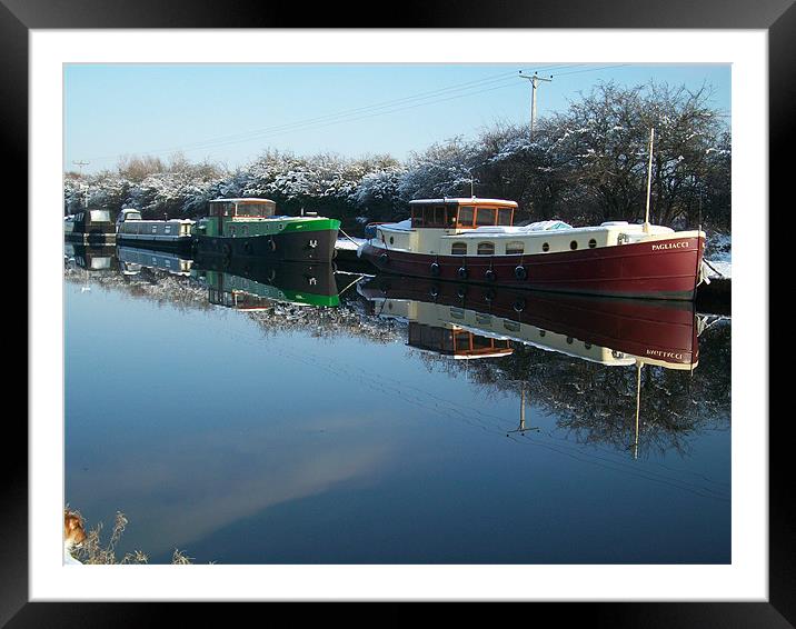 canal boat Framed Mounted Print by jonny england