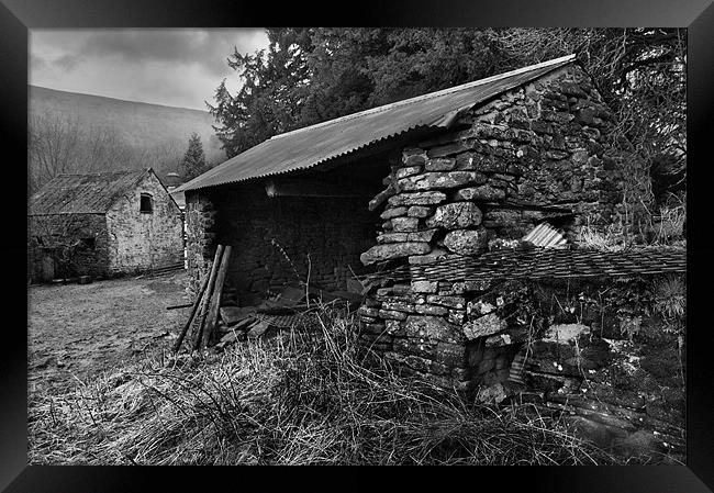 Old Horse House Framed Print by lee wilce