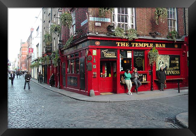 The Temple Bar Framed Print by Don Rorke